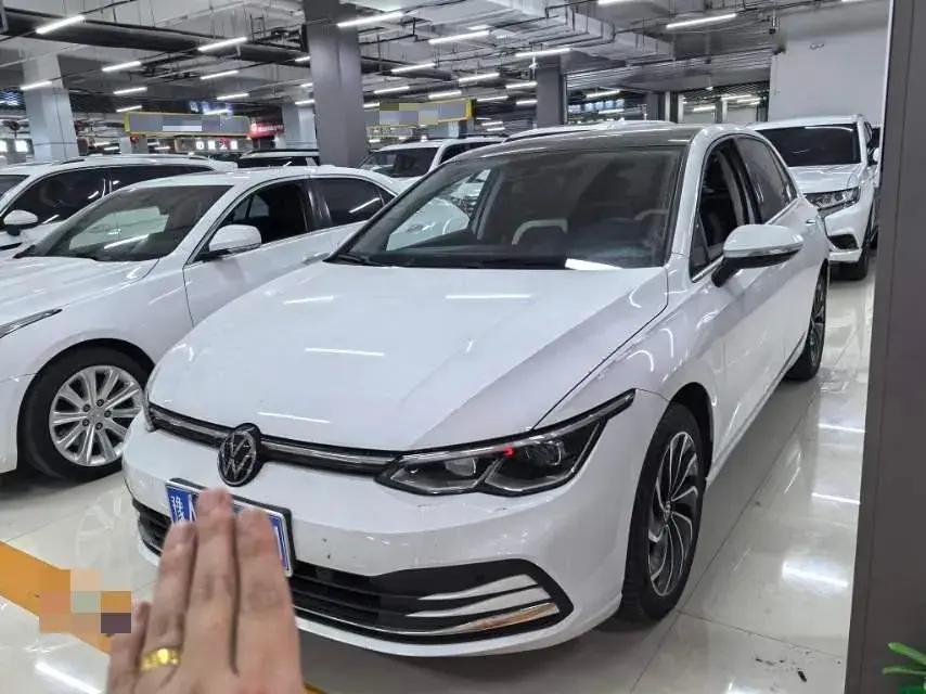 2021 VOLKSWAGEN GOLF view 1