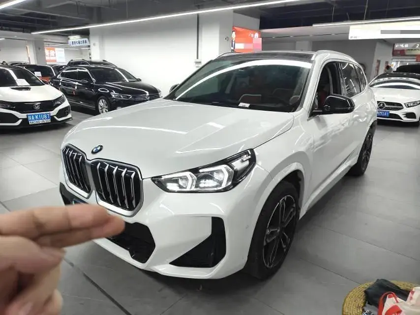 2023 BMW X1 view 1