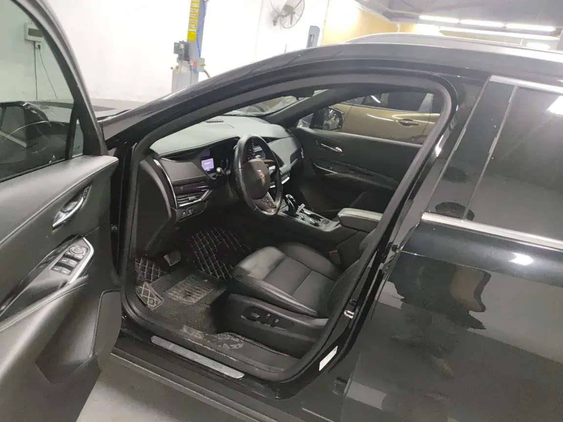 2022 CADILLAC XT4 thumbnail 3