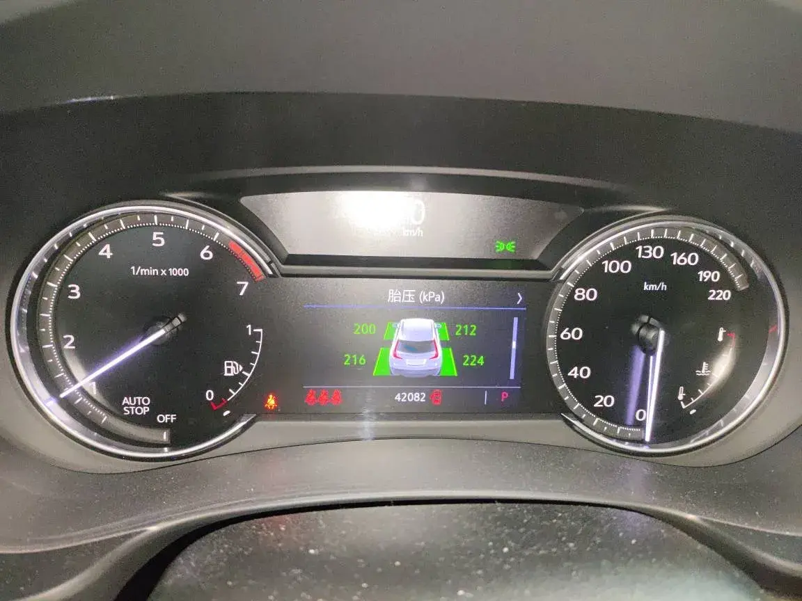 2022 CADILLAC XT4 thumbnail 4