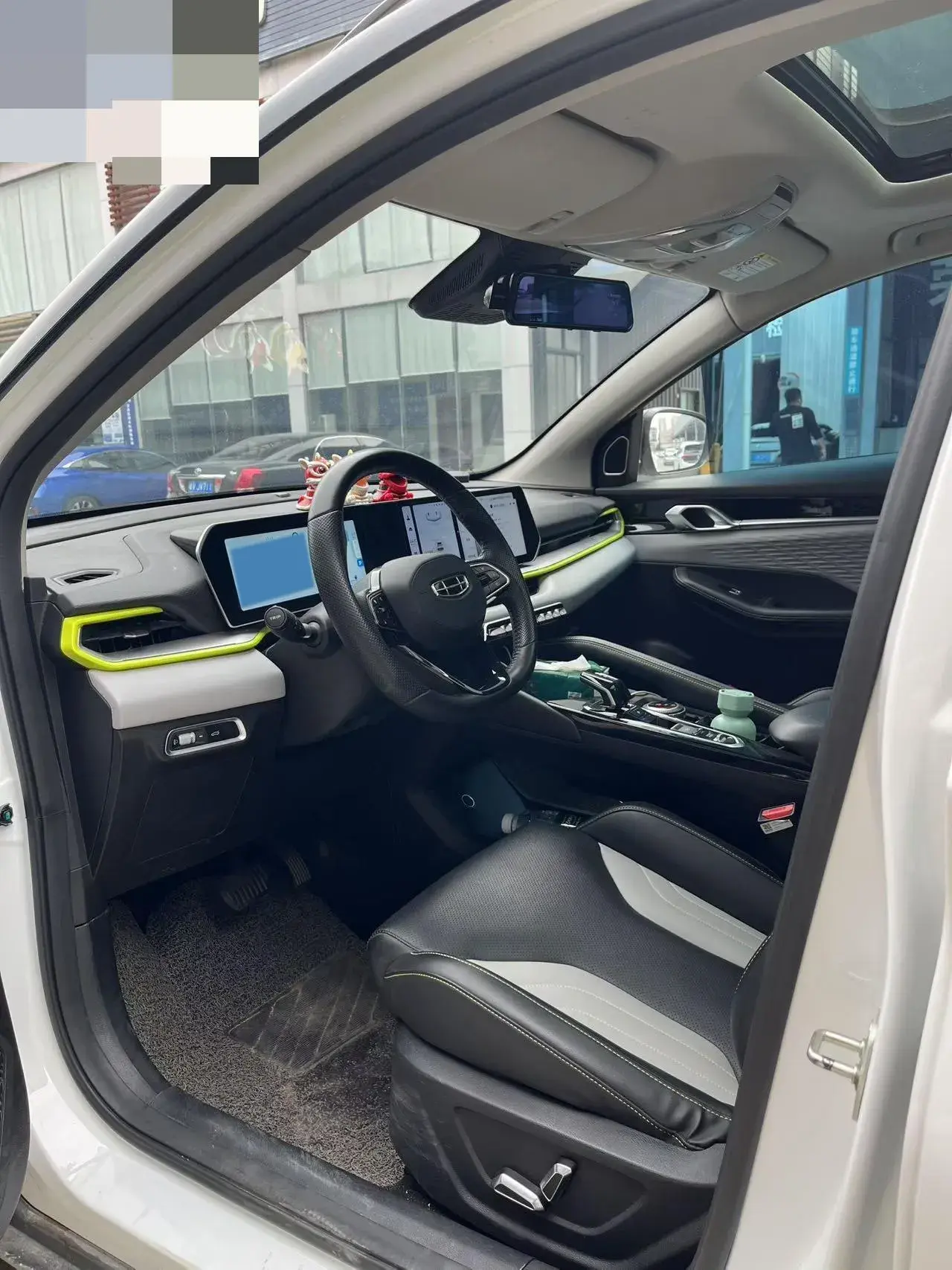 2022 GEELY COOLRAY thumbnail 2