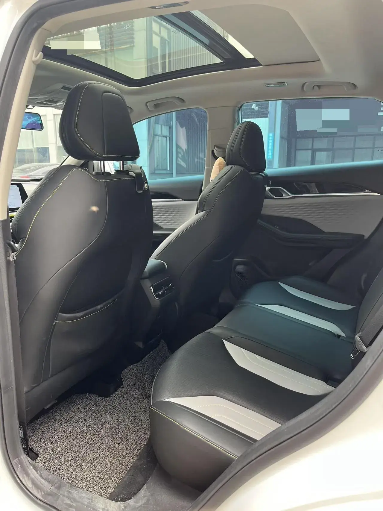 2022 GEELY COOLRAY thumbnail 3