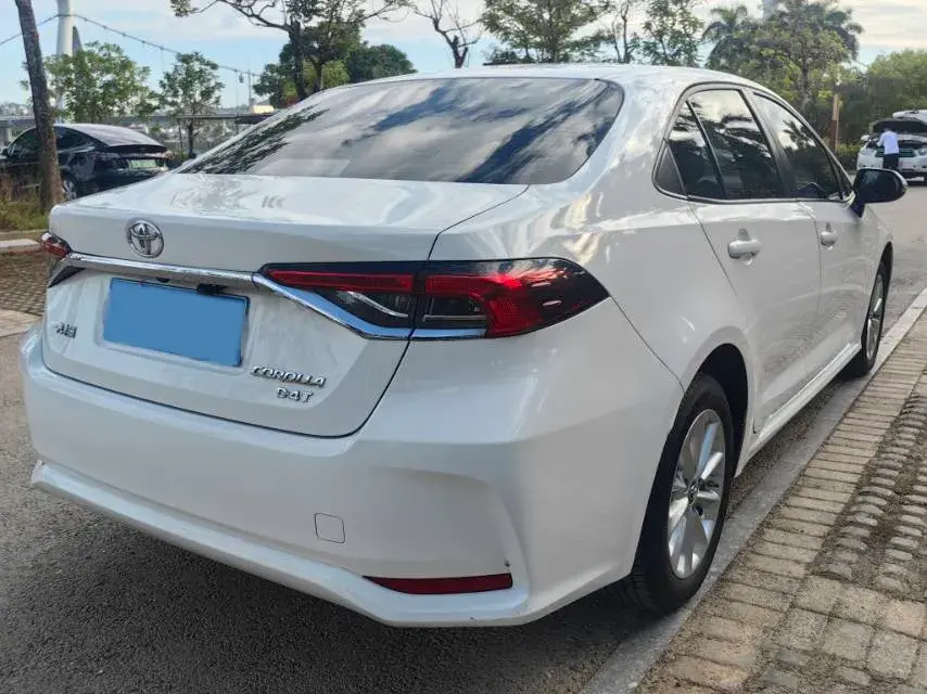 2019 TOYOTA COROLLA thumbnail 4