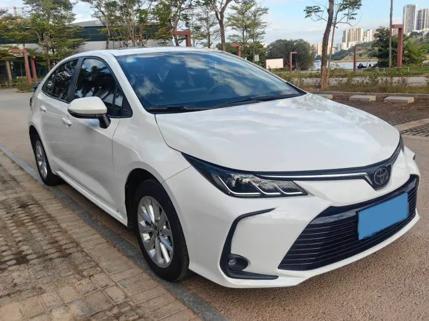 2019 TOYOTA COROLLA thumbnail 3
