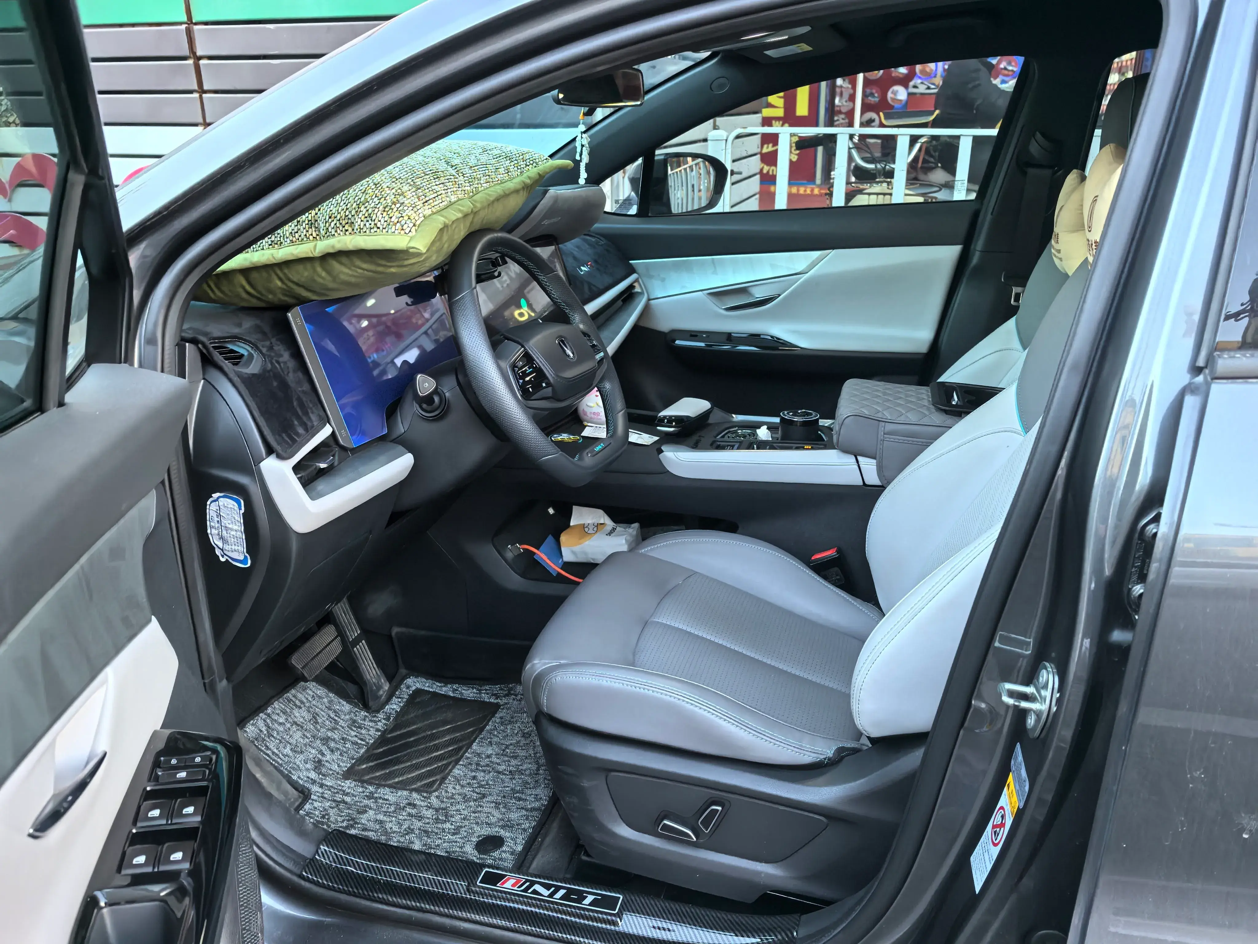 2023 CHANGAN UNI-T thumbnail 2