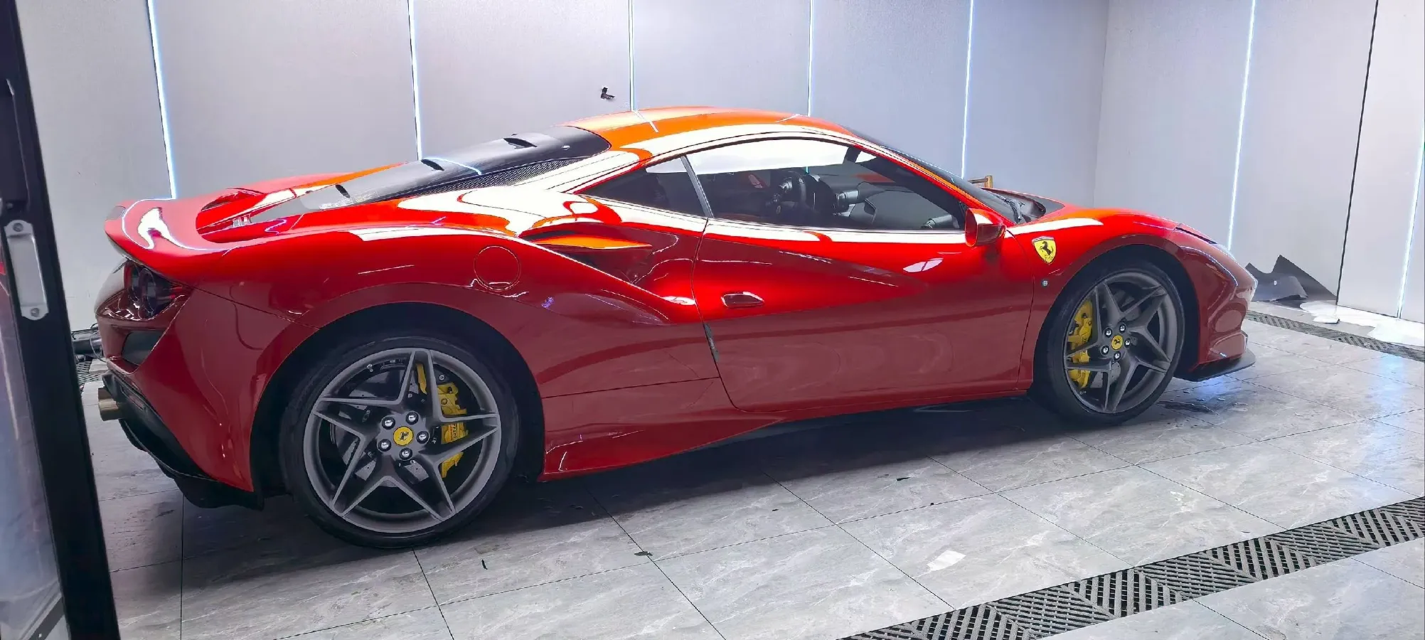 2019 Ferrari F8 3.9T 720HP V8 7DCT,autocango,china used car exporter,china ev exporter,chinese used car exporter,chinese used ev exporter