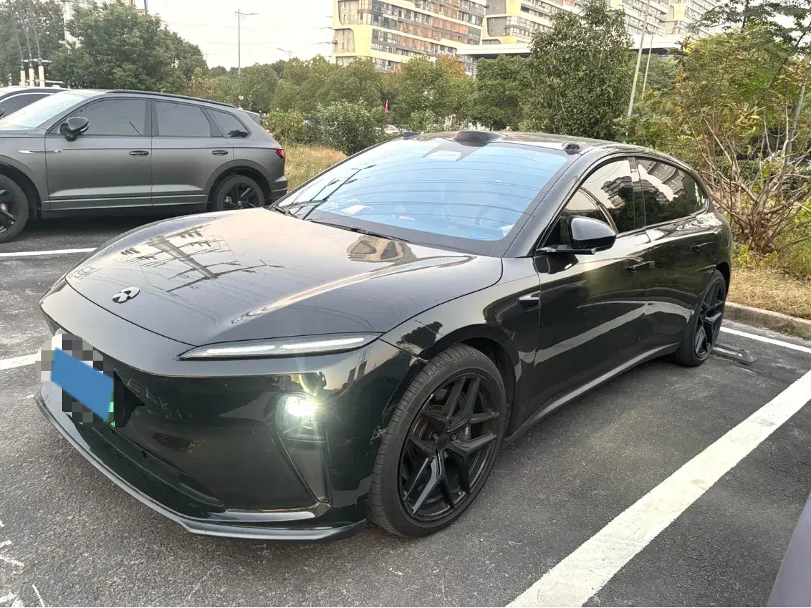 2023 NIO ET5T view 1