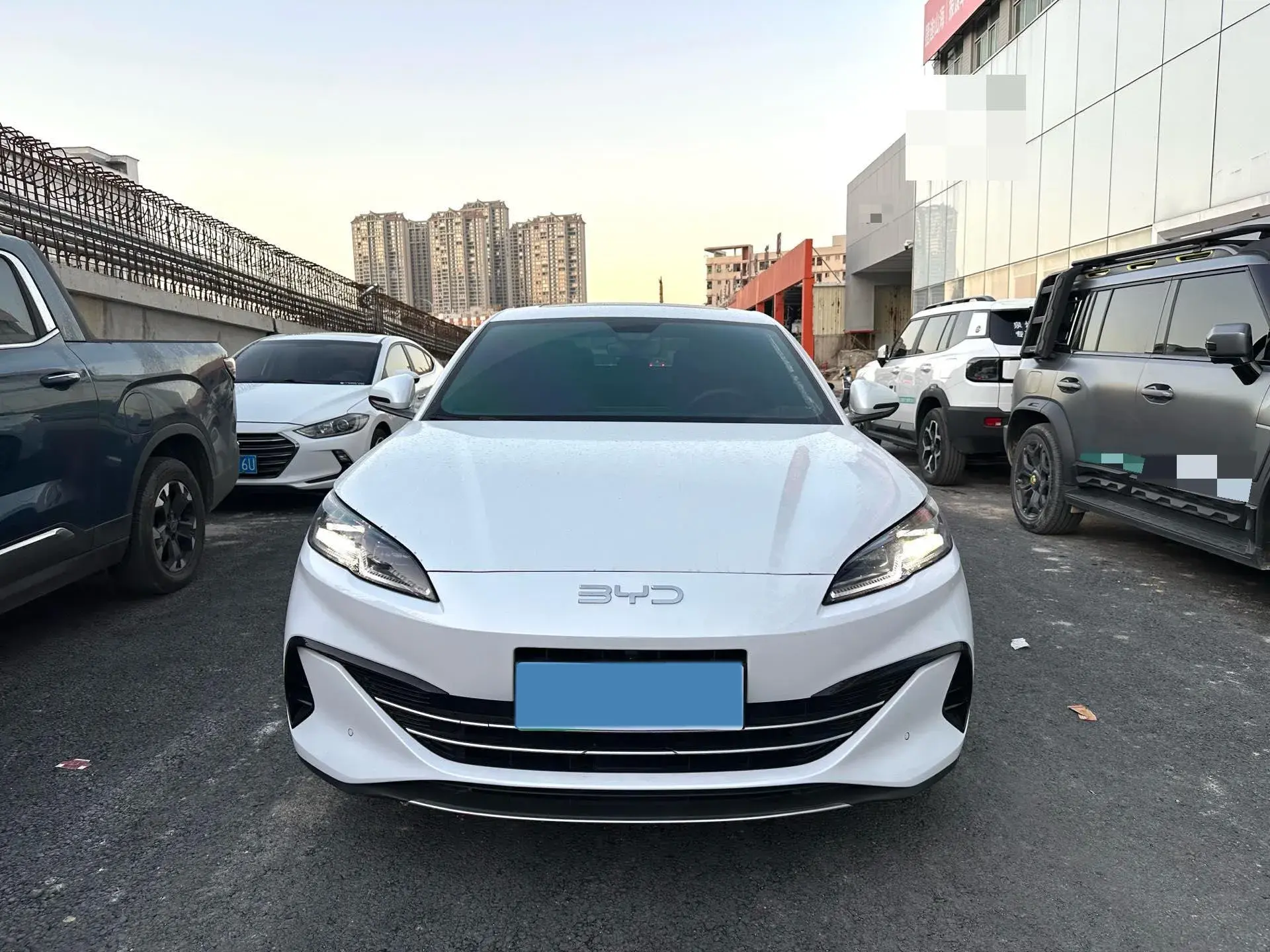 2024 BYD SEAL thumbnail 3