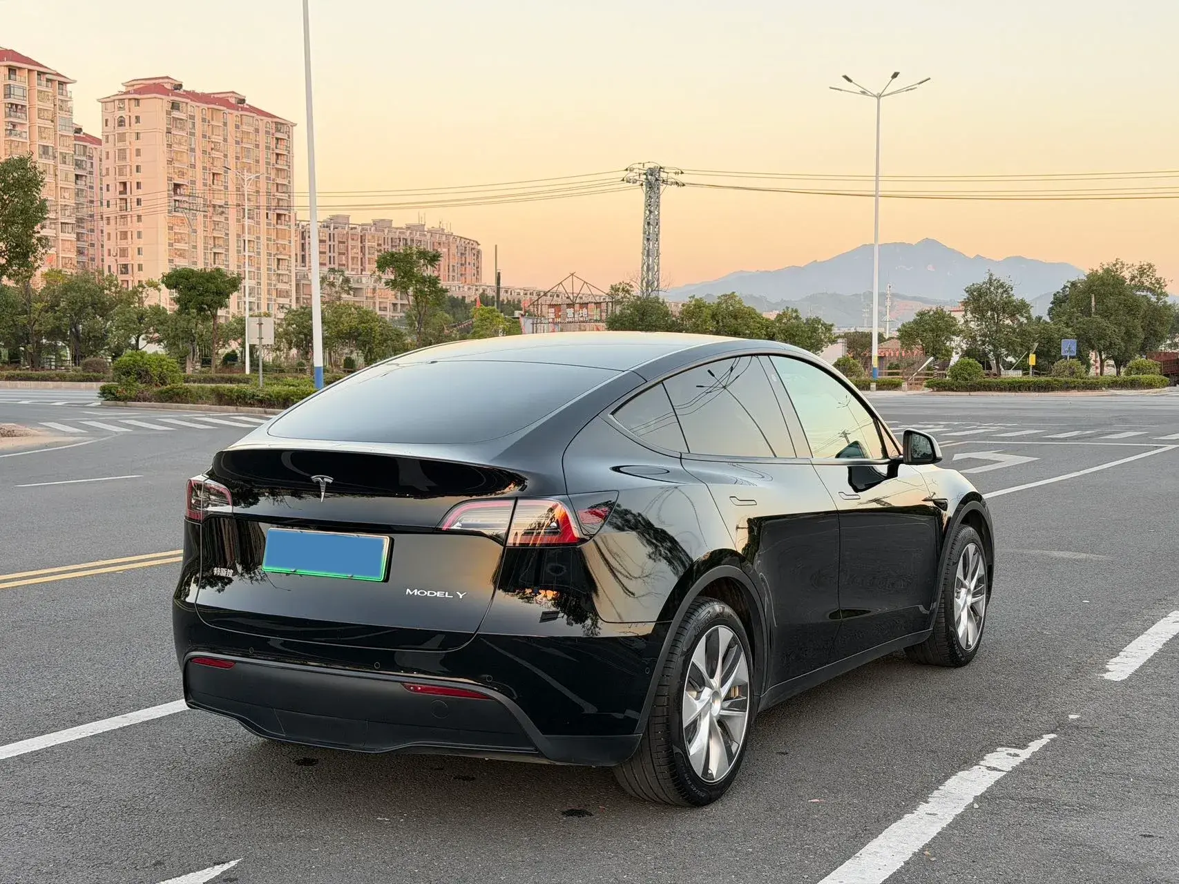 2022 TESLA MODEL thumbnail 4