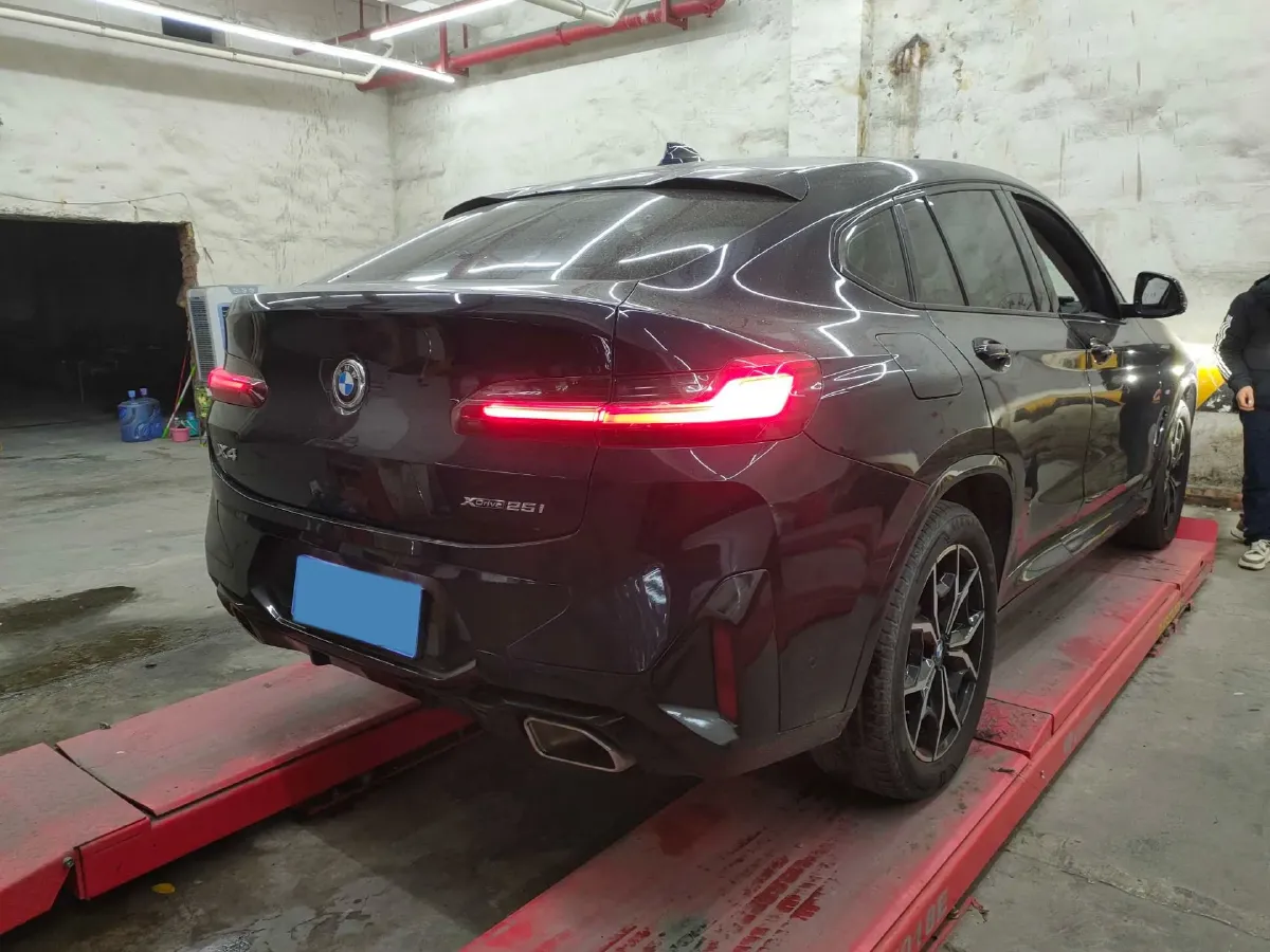 2022 BMW X4 2.0T 245HP L4 8AT,autocango,china used car exporter,china ev exporter,chinese used car exporter,chinese used ev exporter