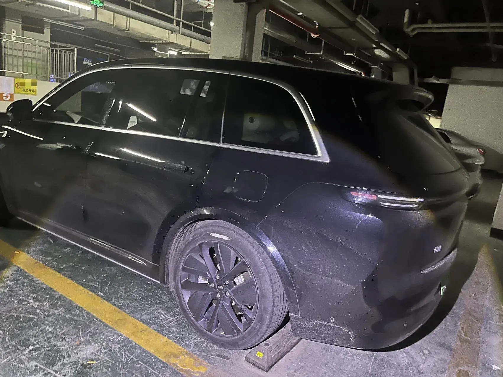 2023 LI L8 thumbnail 3