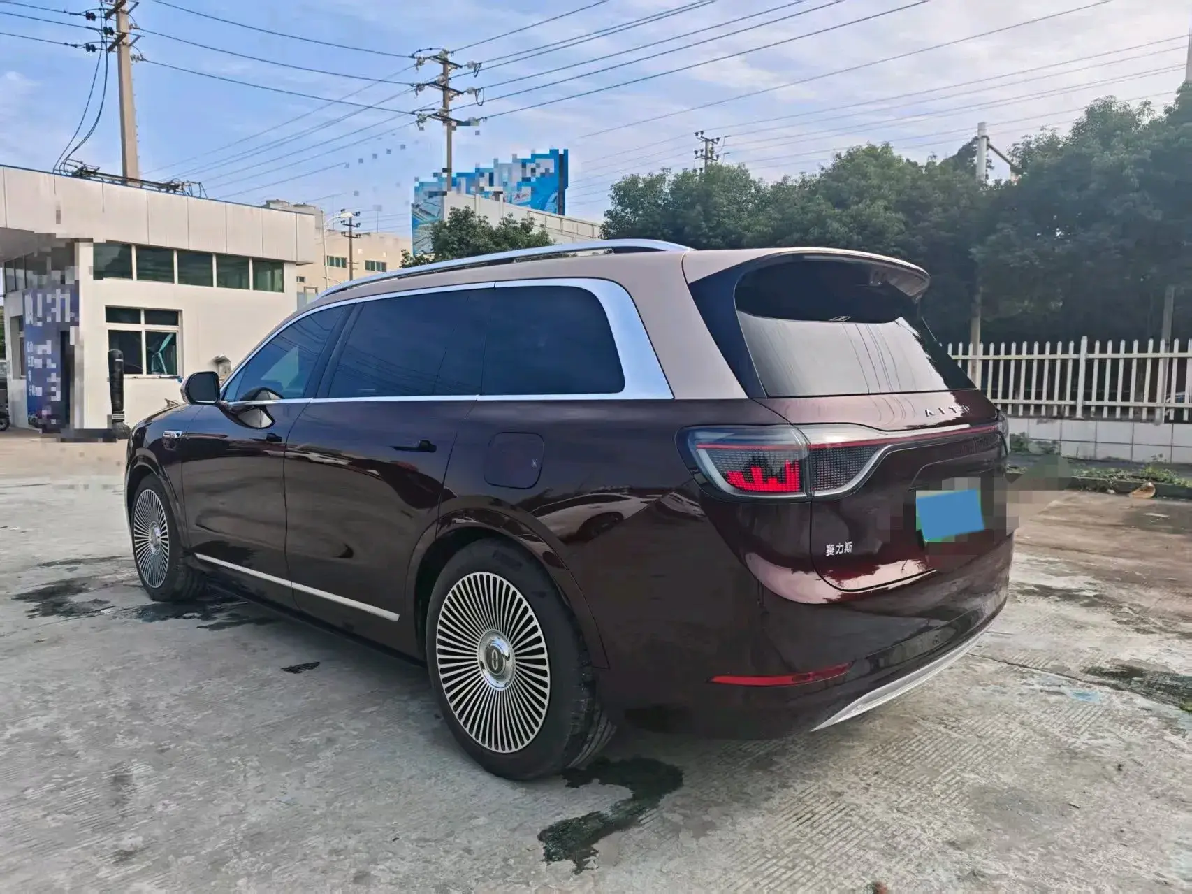 2025 AITO AITO thumbnail 2