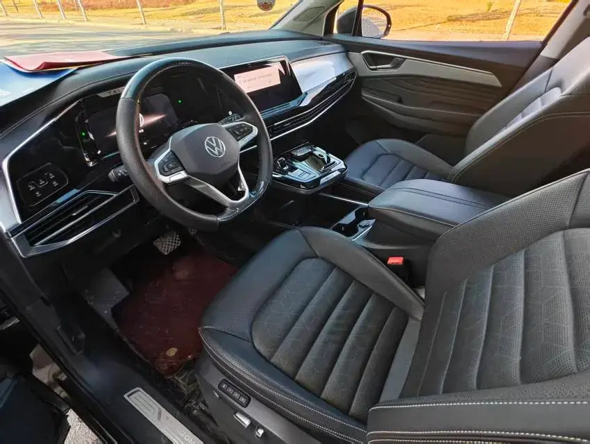 2021 VOLKSWAGEN TALAGON thumbnail 4