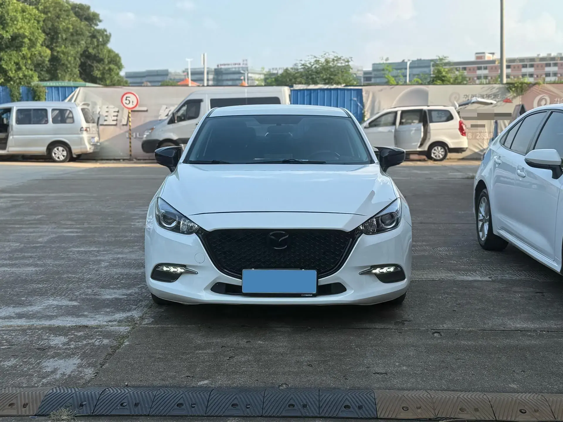 2017 MAZDA 3 thumbnail 2