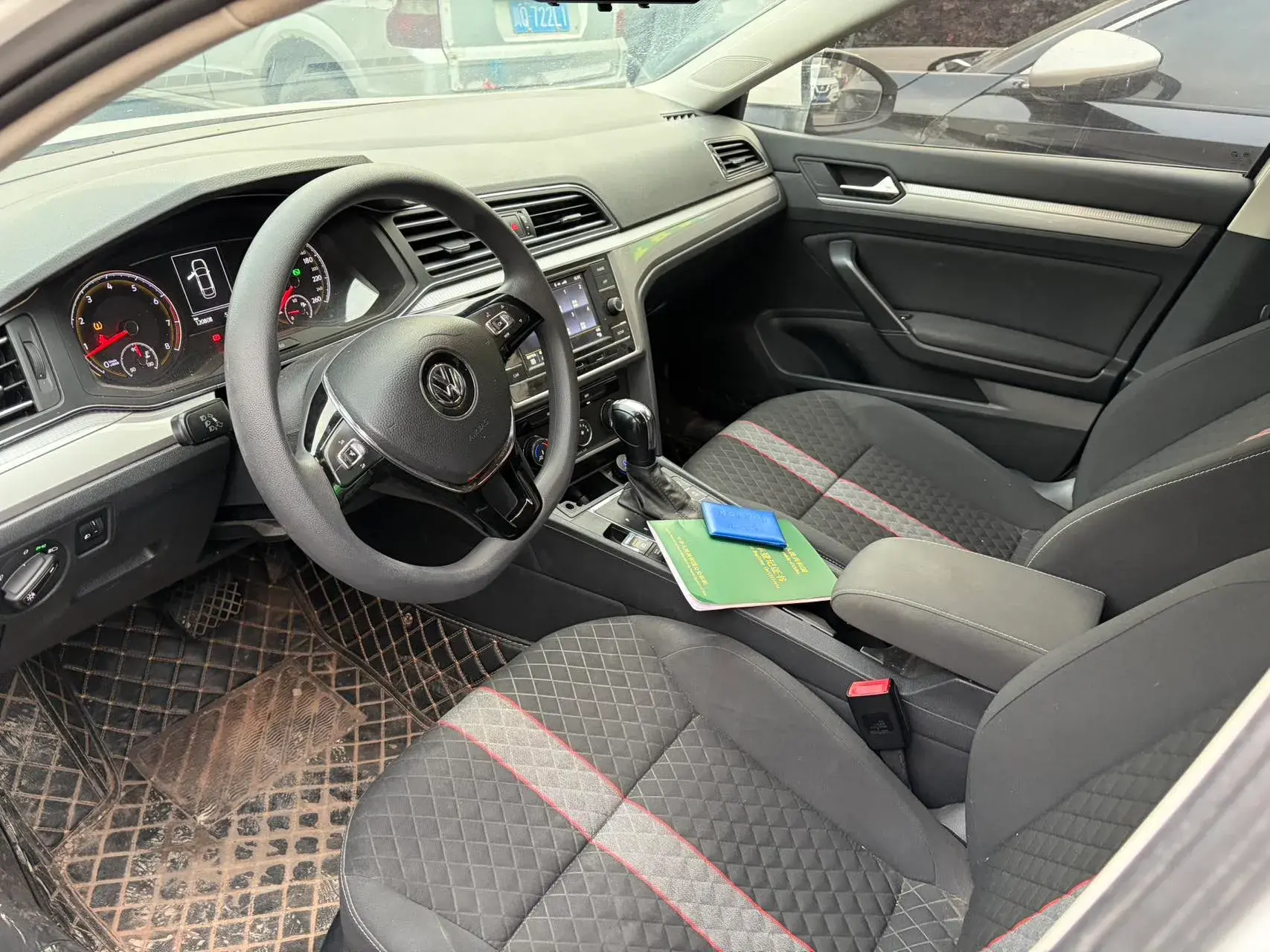 2019 VOLKSWAGEN LAMANDO thumbnail 2