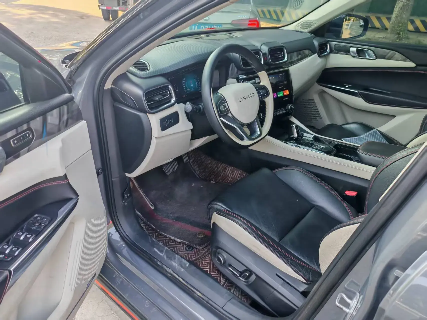 2018 LYNK&CO 02 thumbnail 3