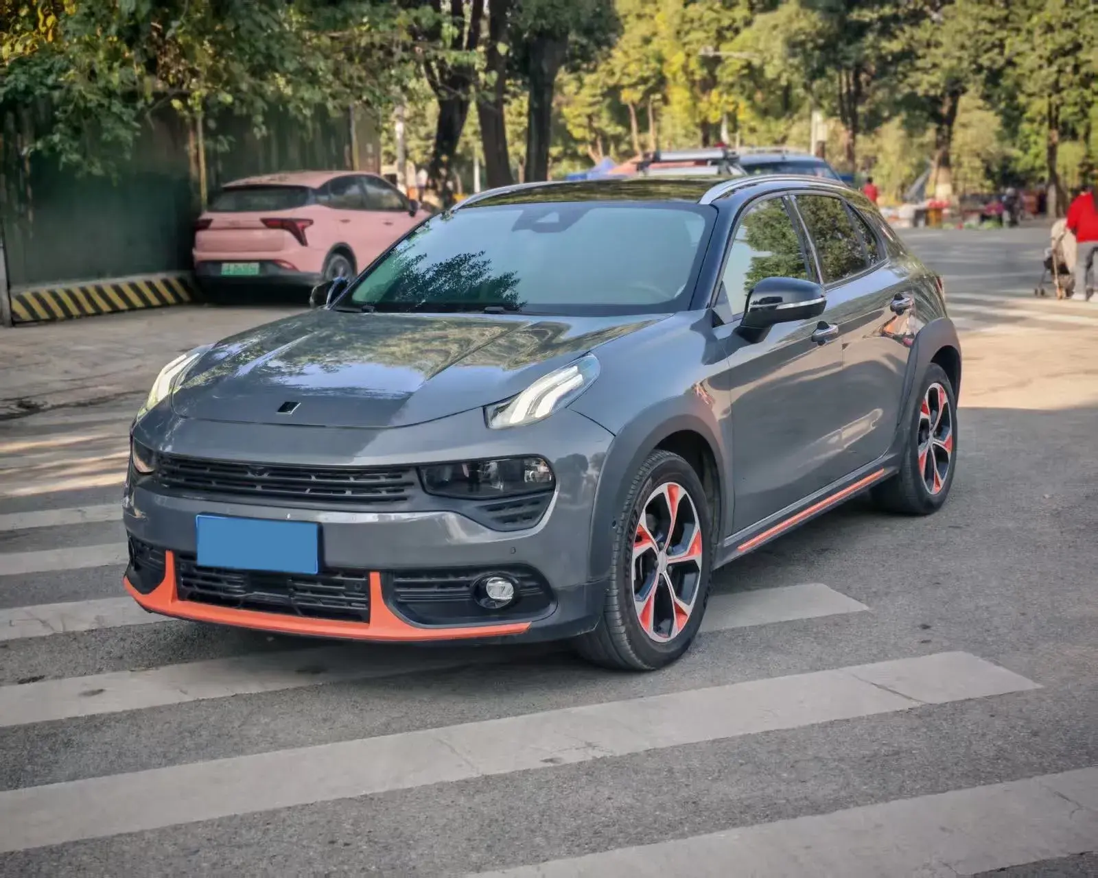 2018 LYNK&CO 02 view 1
