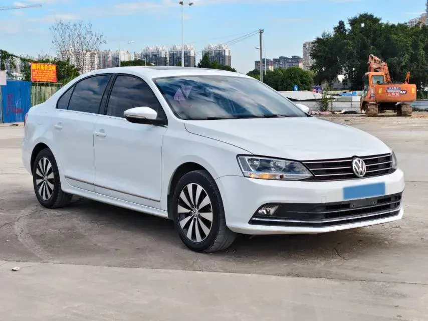 2018 VOLKSWAGEN SAGITAR thumbnail 3