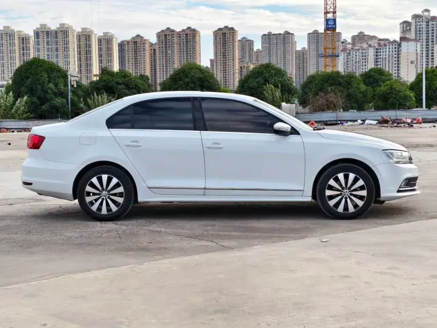 2018 VOLKSWAGEN SAGITAR thumbnail 4