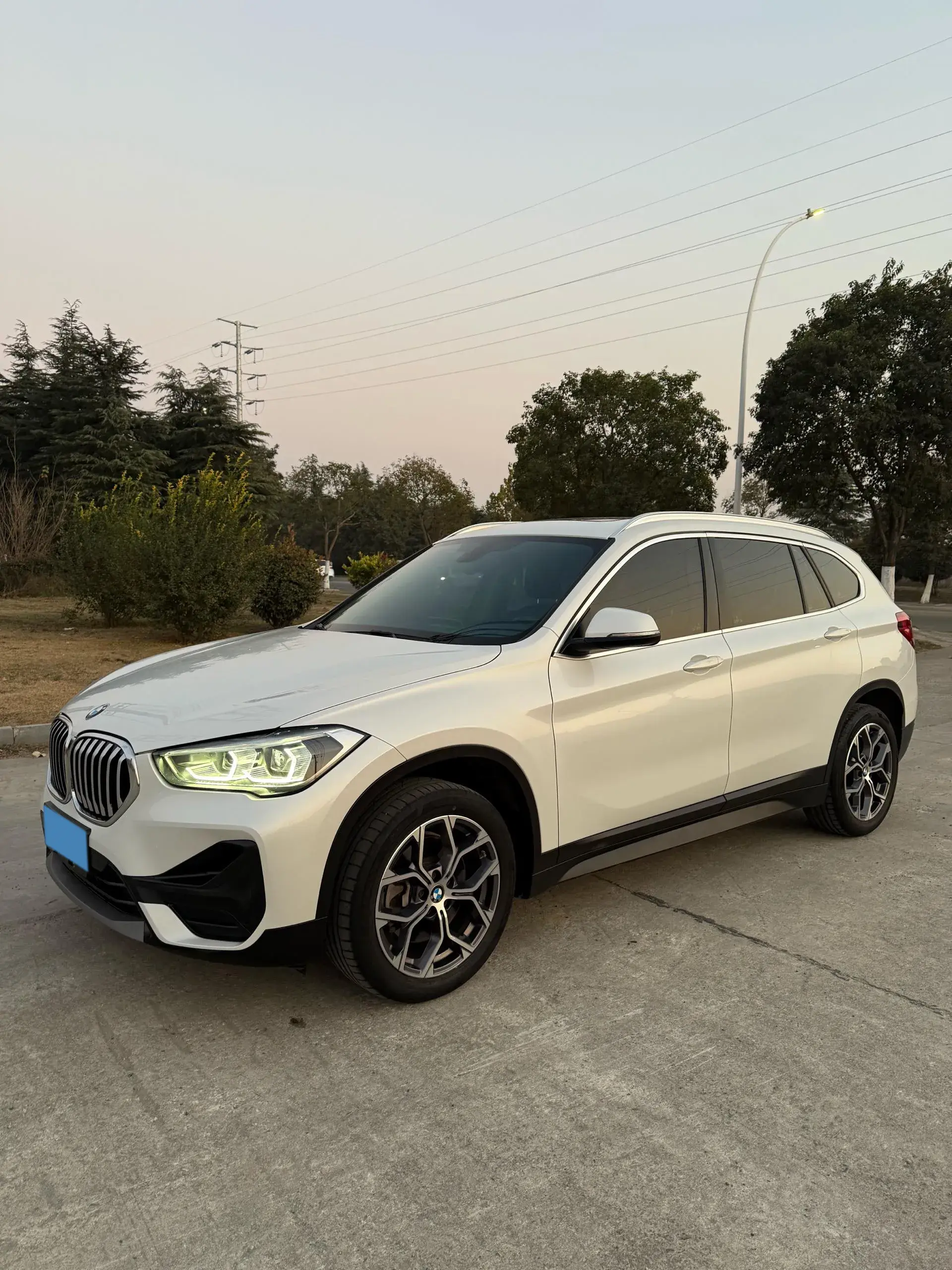 2022 BMW X1 view 1