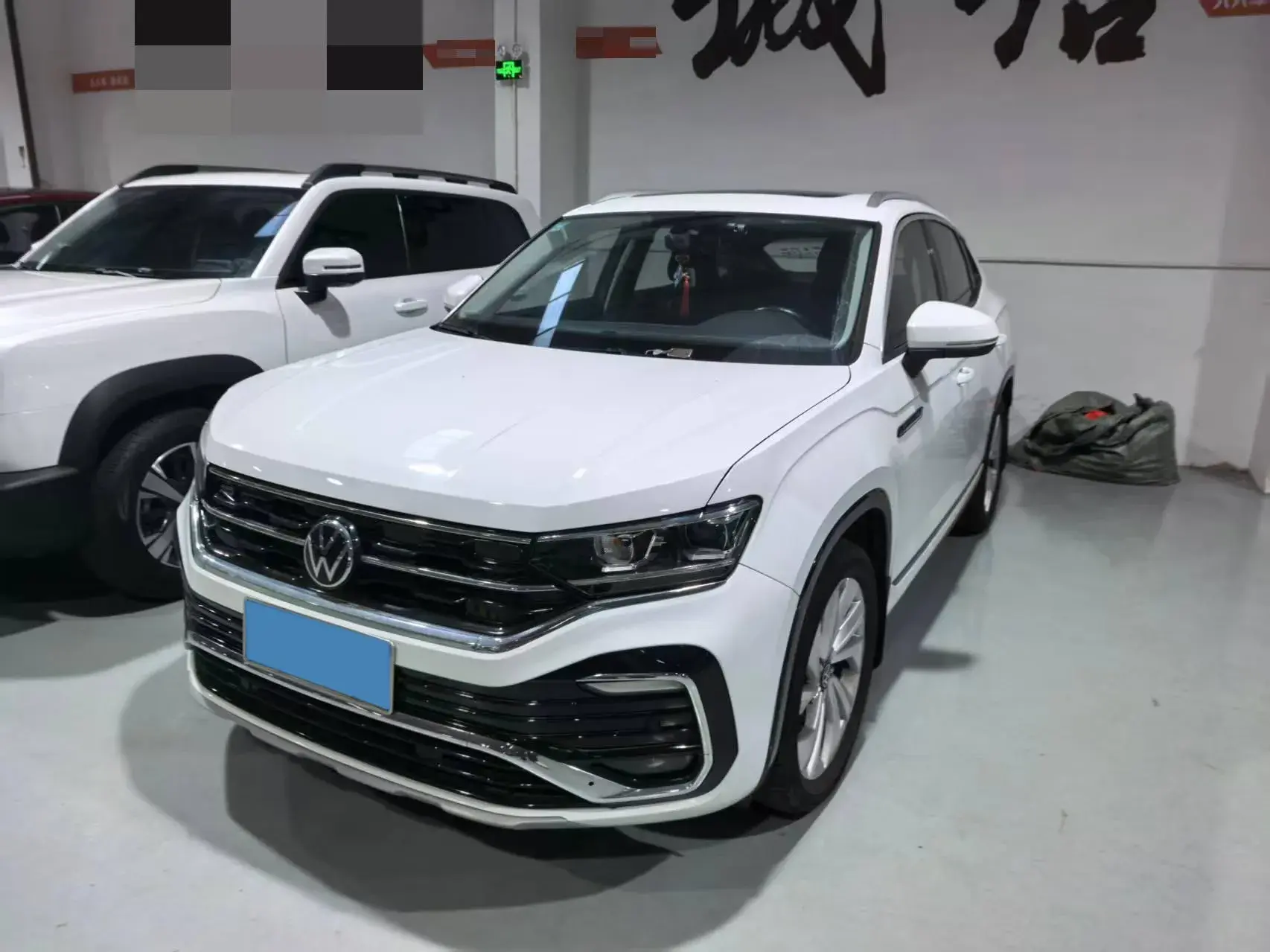 2020 VOLKSWAGEN TAYRON view 1