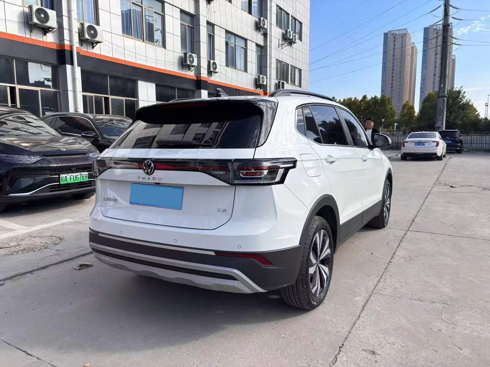 2025 VOLKSWAGEN THARU thumbnail 4