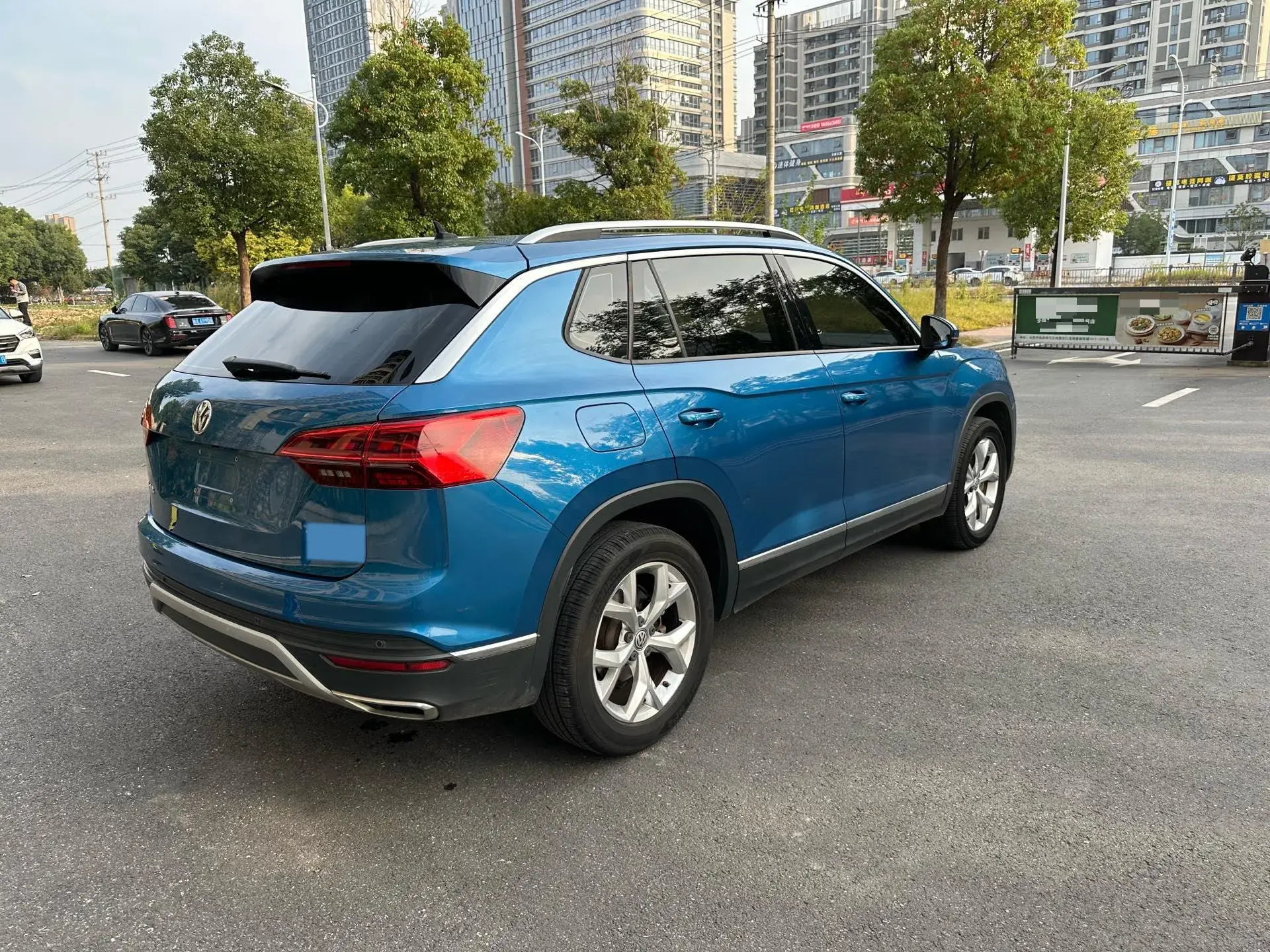 2019 VOLKSWAGEN TAYRON thumbnail 4