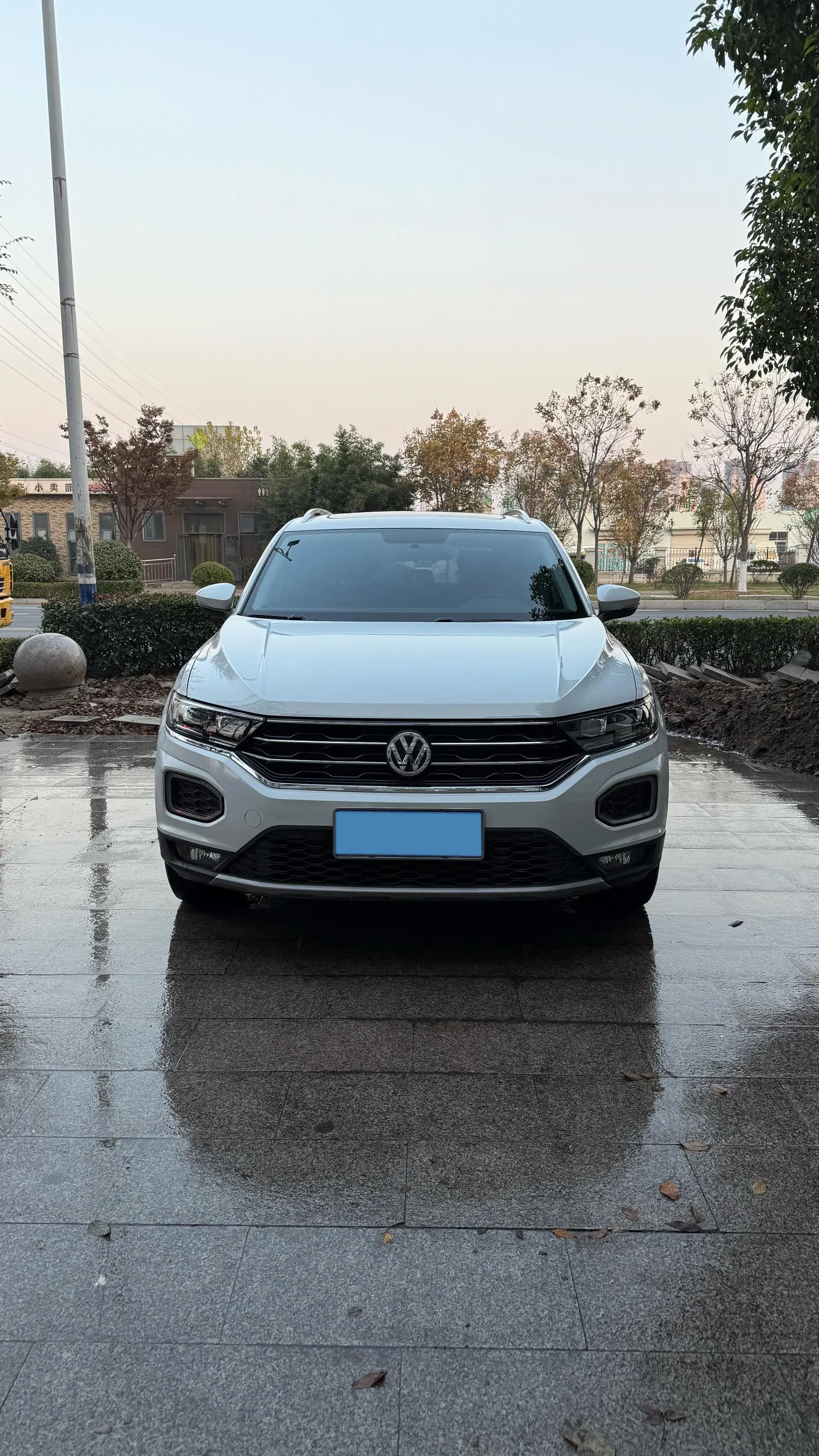 2020 VOLKSWAGEN T-ROC thumbnail 2