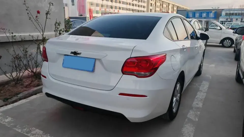 2019 CHEVROLET CAVALIER thumbnail 3