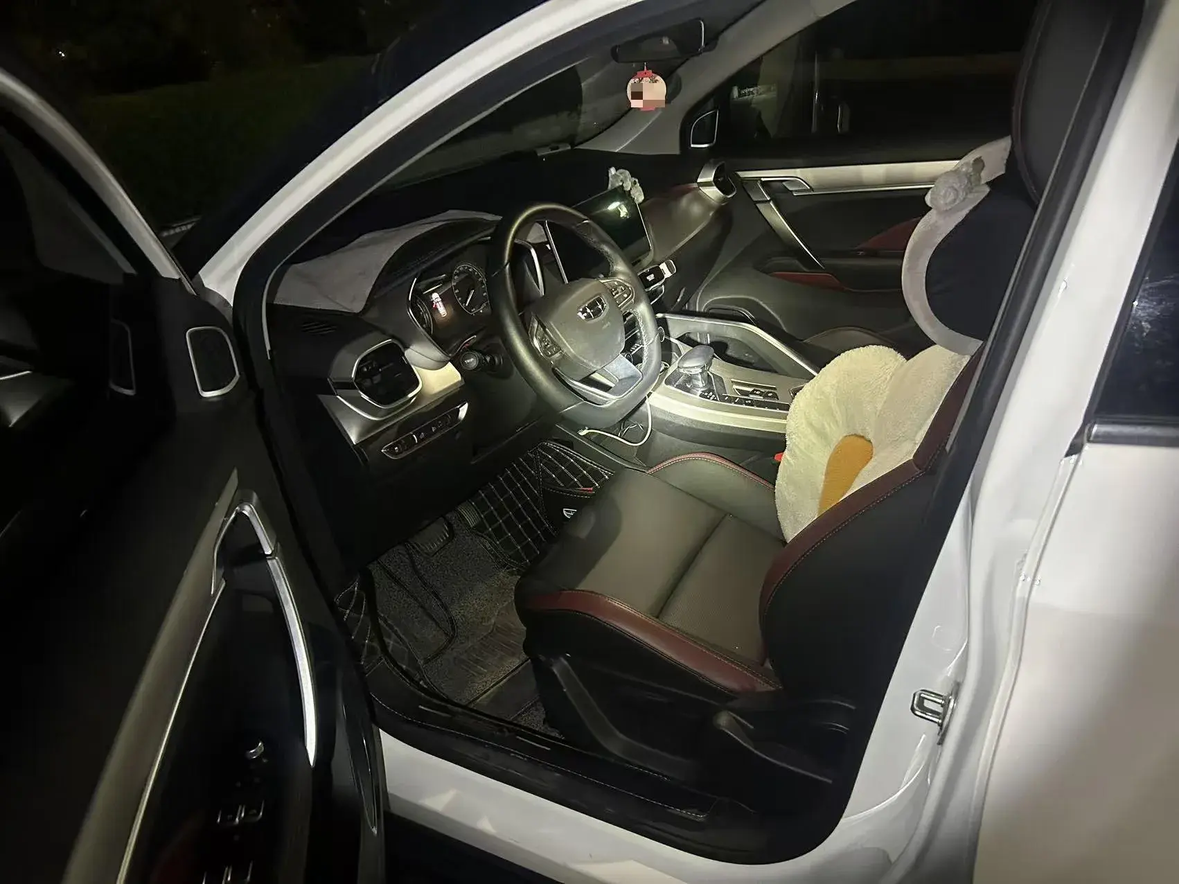 2021 GEELY COOLRAY thumbnail 2