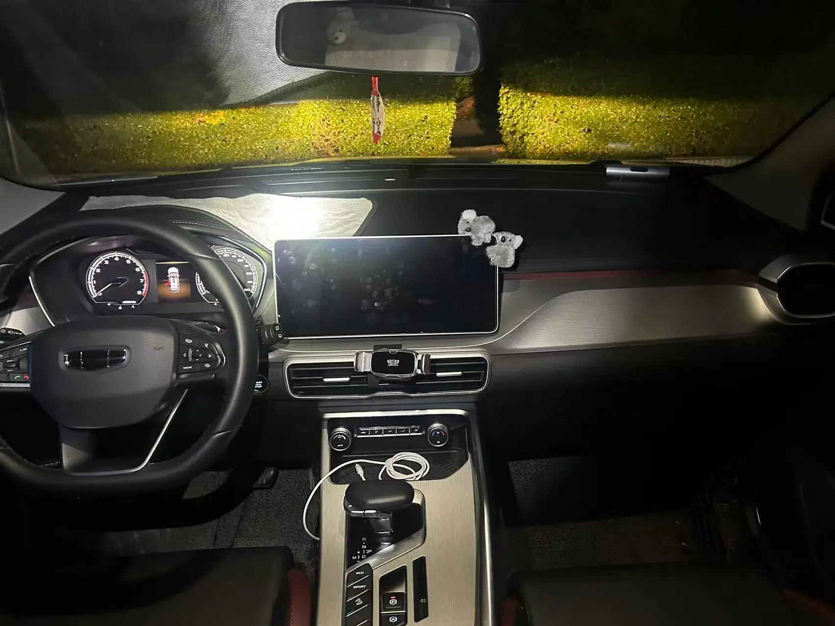 2021 GEELY COOLRAY thumbnail 3