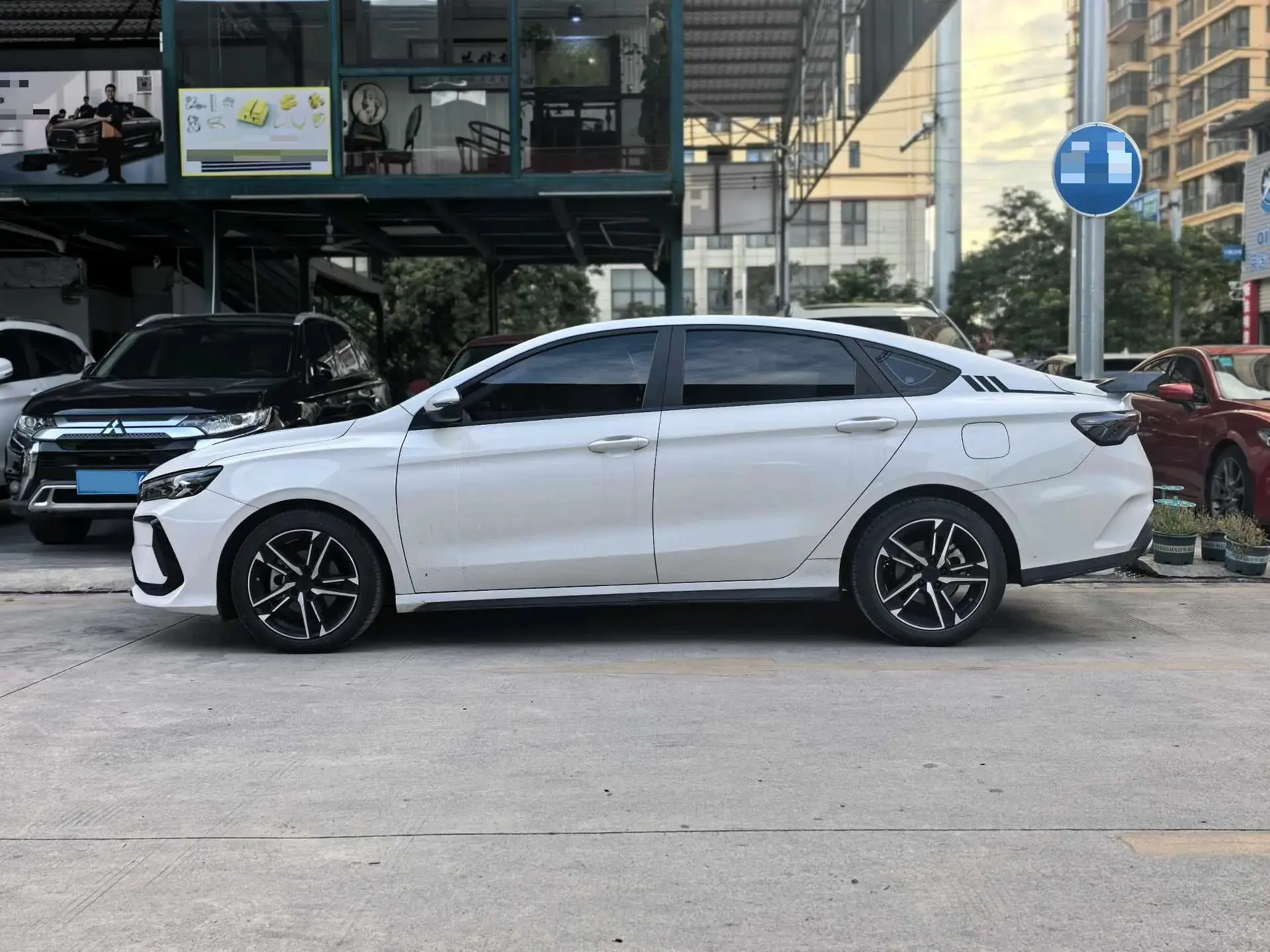 2024 GEELY BINRAY thumbnail 3