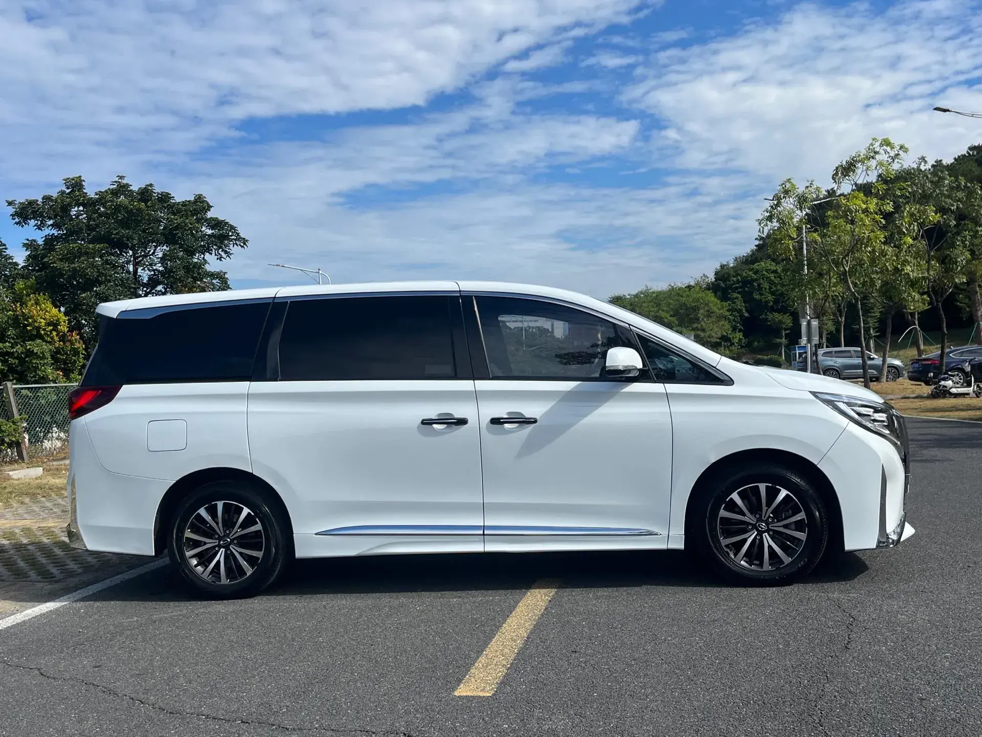 2021 GAC TRUMPCHI thumbnail 4