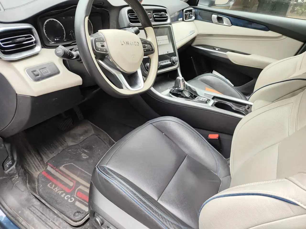 2017 LYNK&CO 01 thumbnail 4