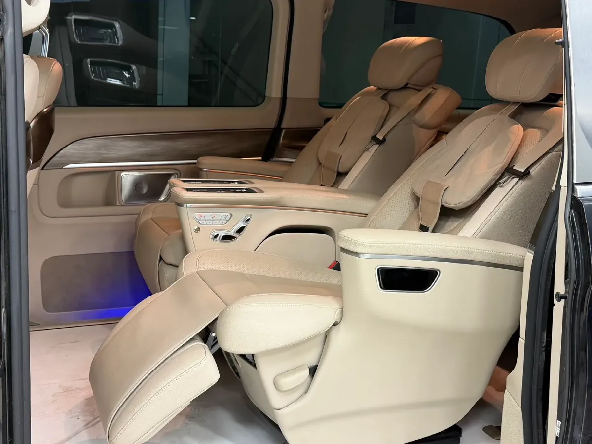 2022 Mercedes-Benz V Class 2.0T 211HP L4 9AT,autocango,china used car exporter,china ev exporter,chinese used car exporter,chinese used ev exporter