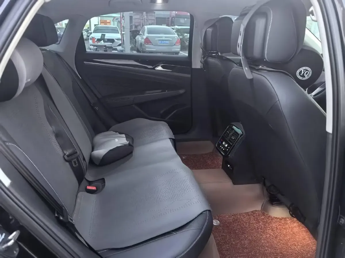 2025 Volkswagen Passat 2.0T 220HP L4 7DCT,autocango,china used car exporter,china ev exporter,chinese used car exporter,chinese used ev exporter