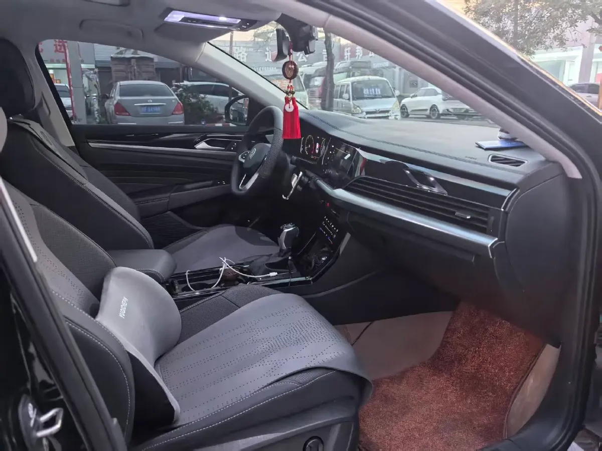 2025 Volkswagen Passat 2.0T 220HP L4 7DCT,autocango,china used car exporter,china ev exporter,chinese used car exporter,chinese used ev exporter