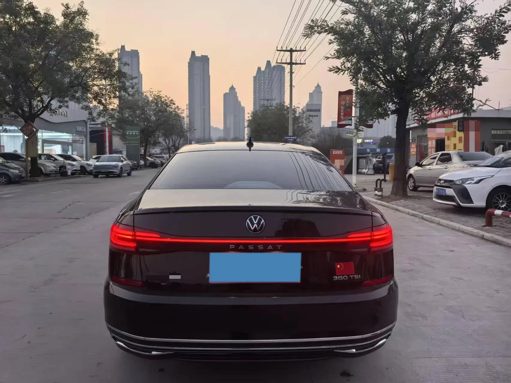 2025 VOLKSWAGEN PASSAT thumbnail 4