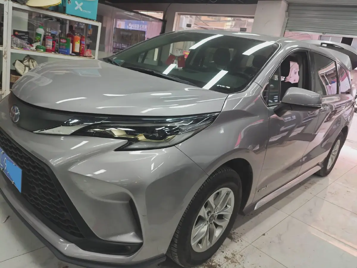 2023 Toyota Granvia 2.5L 189HP L4 E-CVT Hybrid