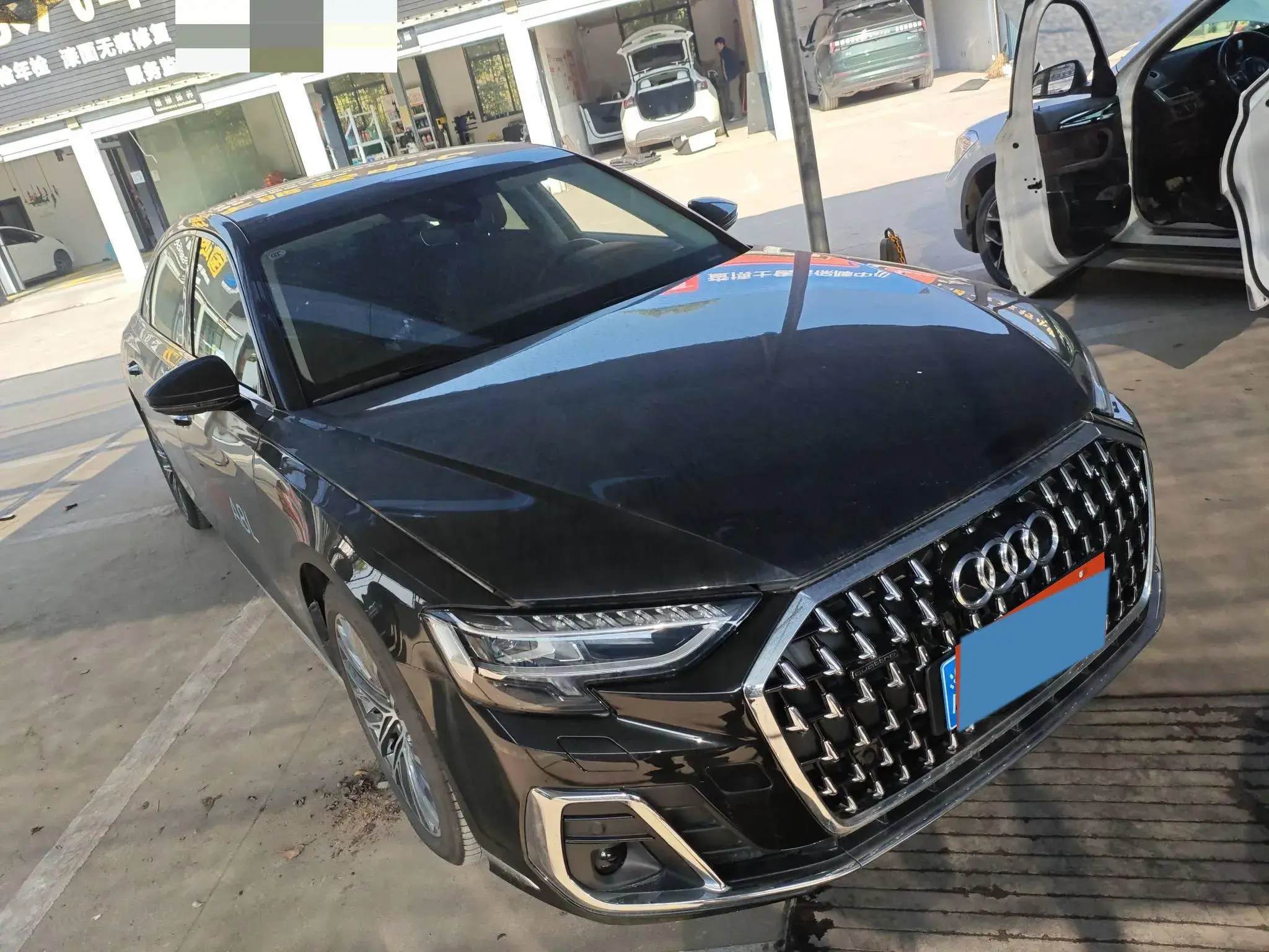 2025 AUDI A8 thumbnail 2