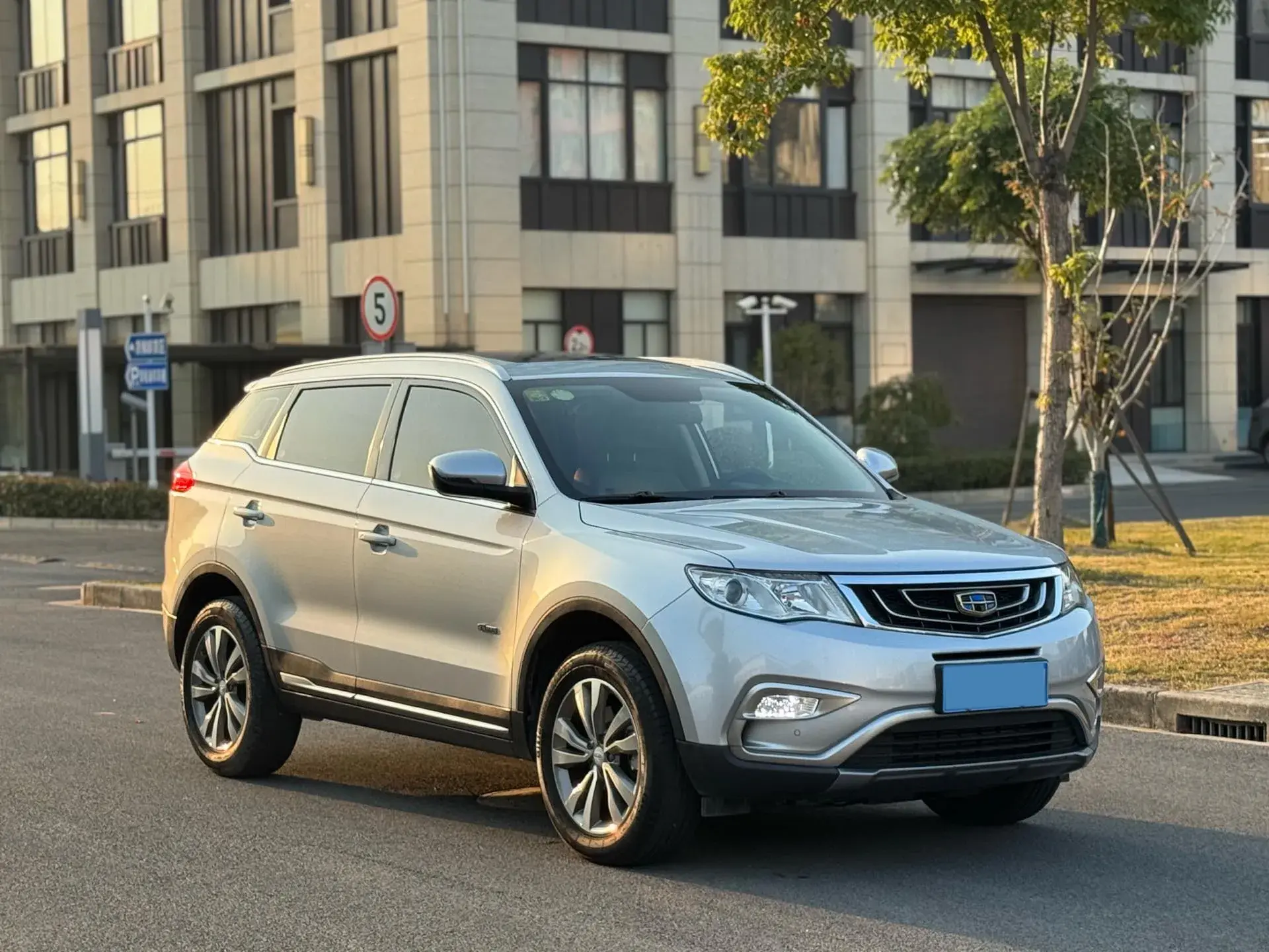 2016 GEELY AZKARRA thumbnail 3