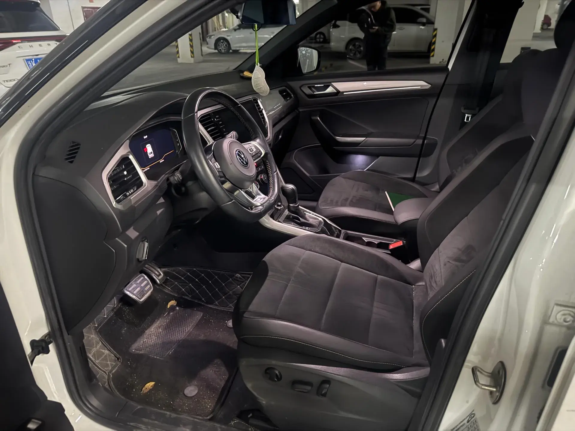 2022 VOLKSWAGEN T-ROC thumbnail 2