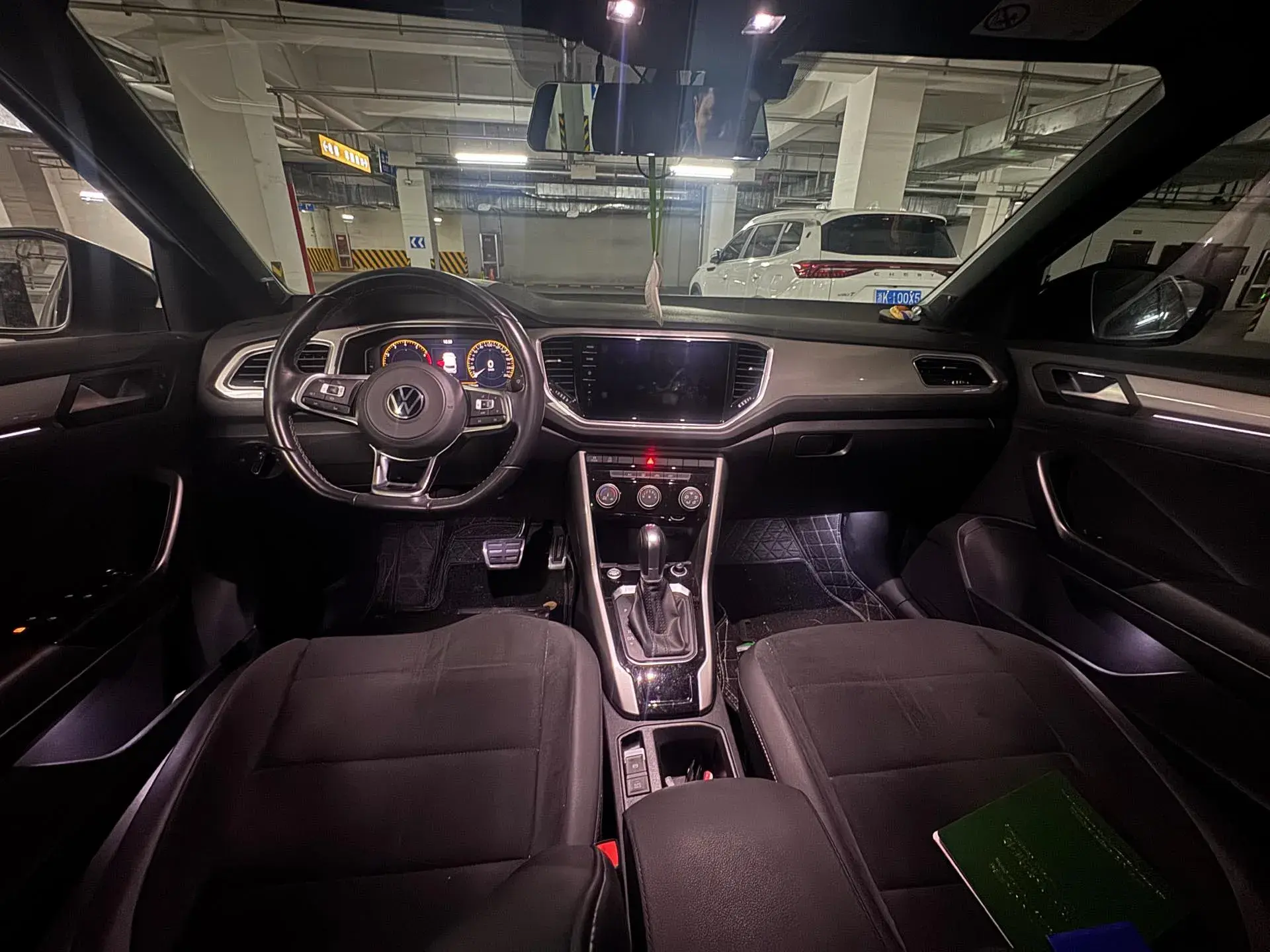 2022 VOLKSWAGEN T-ROC thumbnail 4