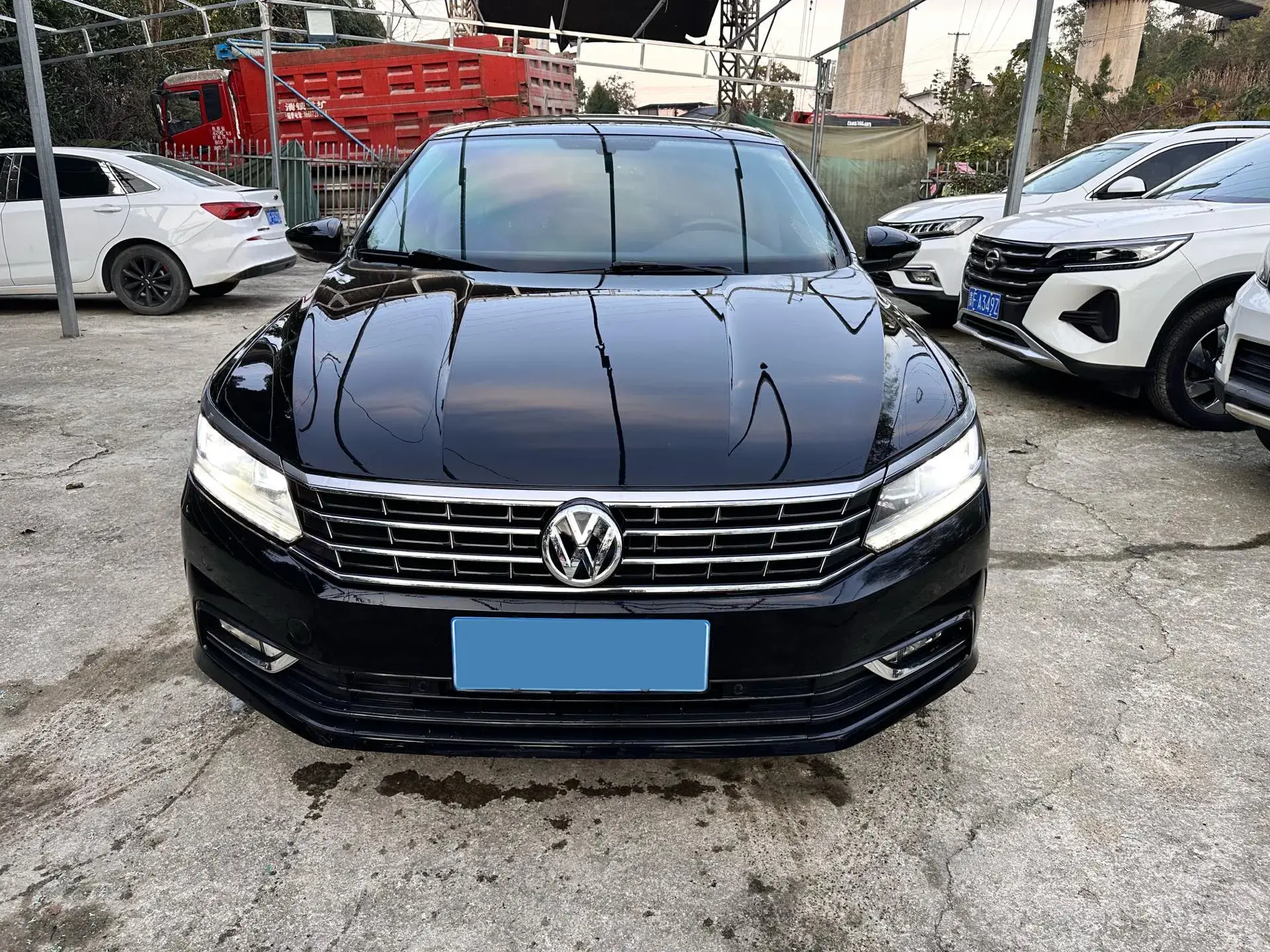 2017 VOLKSWAGEN PASSAT thumbnail 2