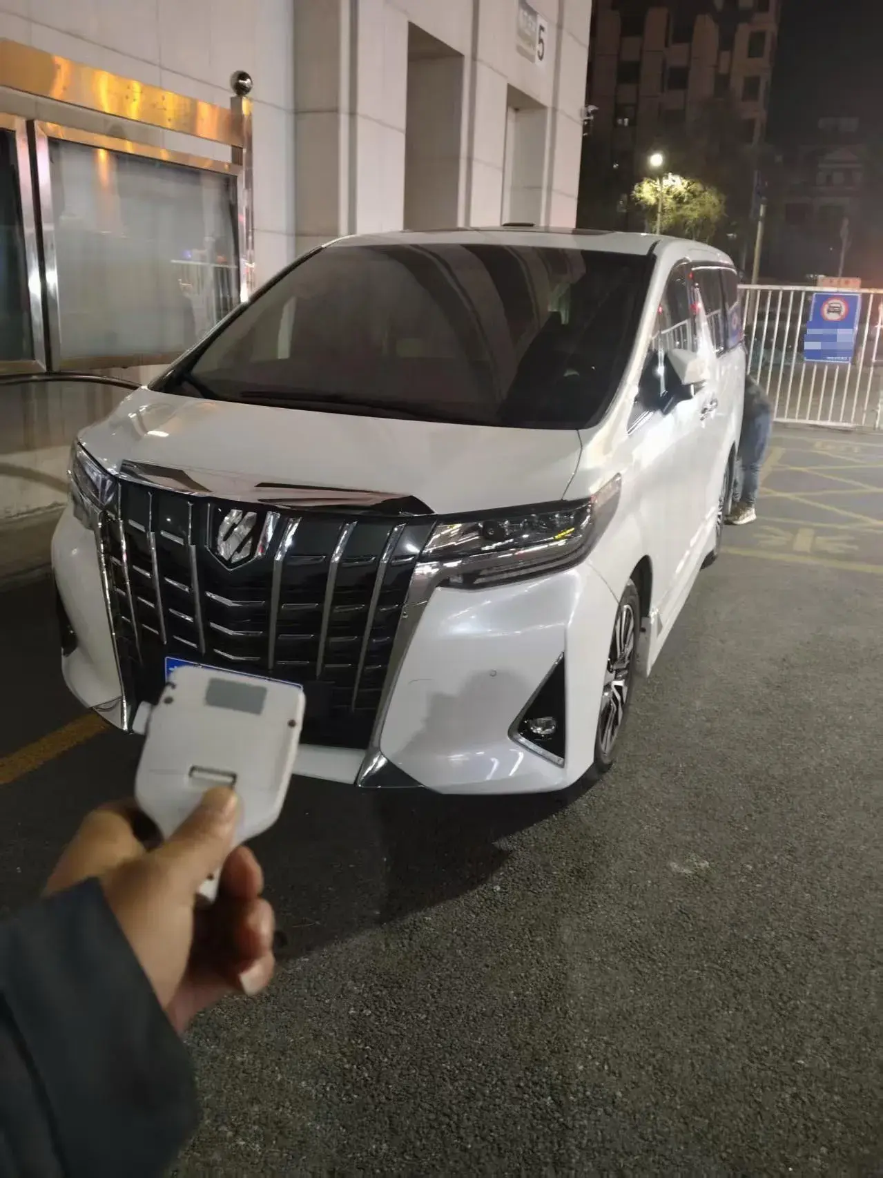 2018 TOYOTA ALPHARD view 1