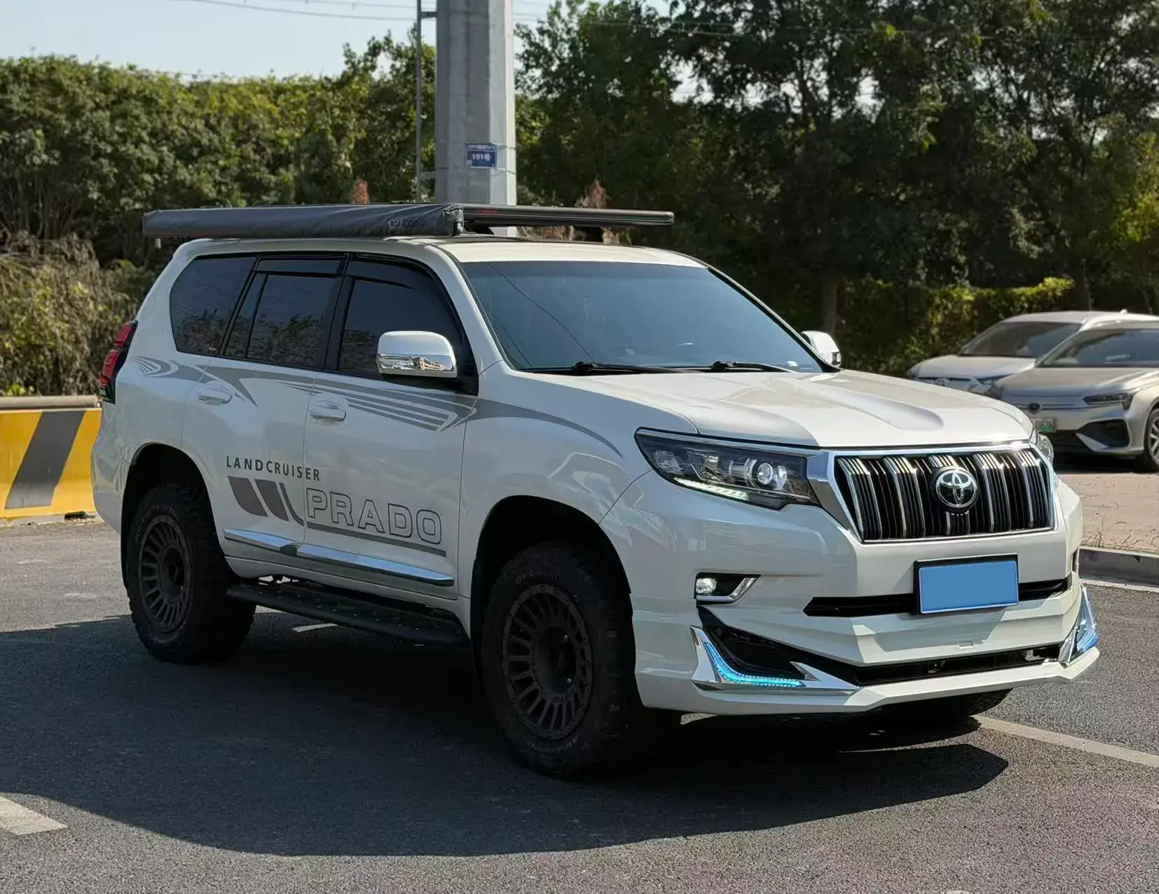 2018 TOYOTA LAND thumbnail 3