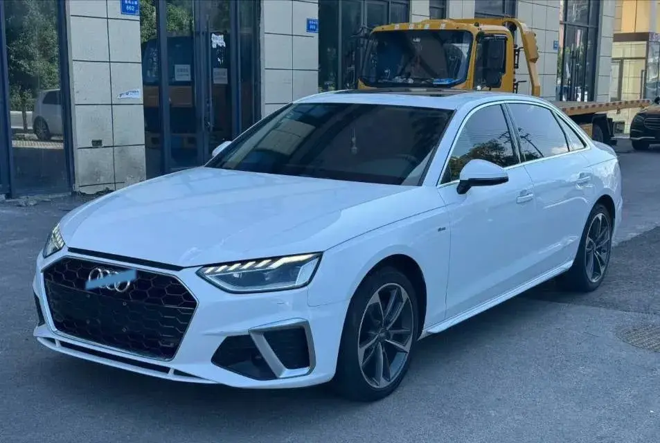 2020 AUDI A4L view 1