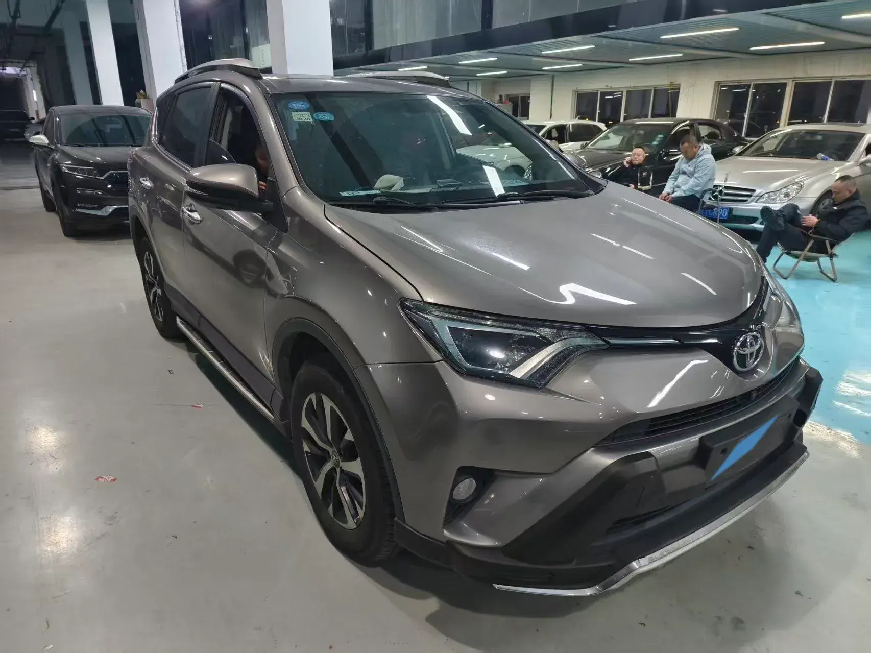 2019 TOYOTA RAV4 thumbnail 3