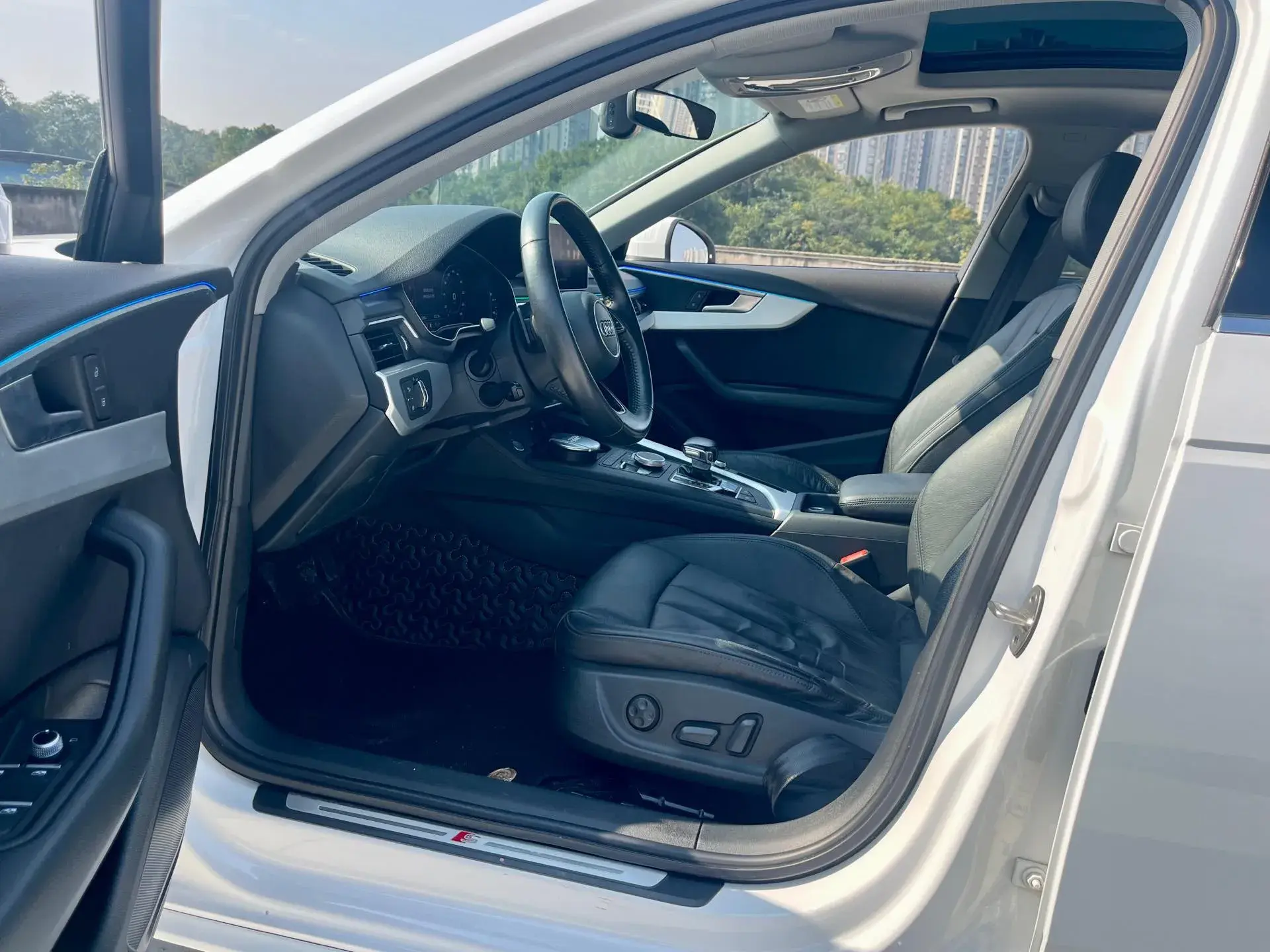 2019 AUDI A4L thumbnail 4