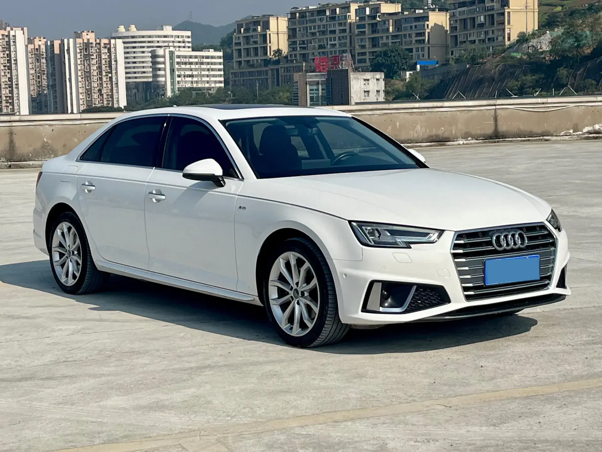 2019 AUDI A4L thumbnail 3